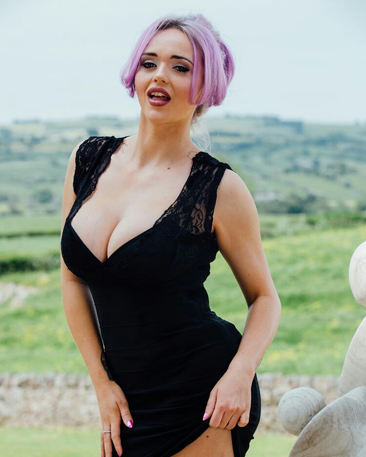 Порно Актриса С Фиолетовыми Волосами