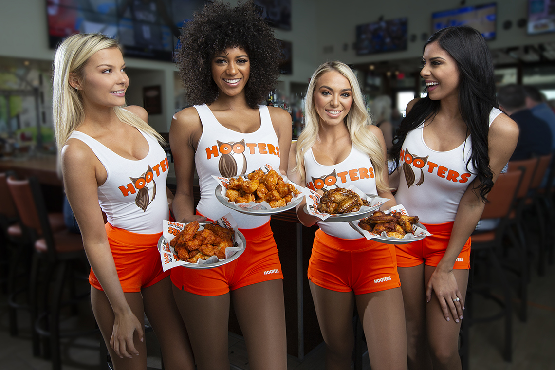 Who else loves eating at Hooters? 